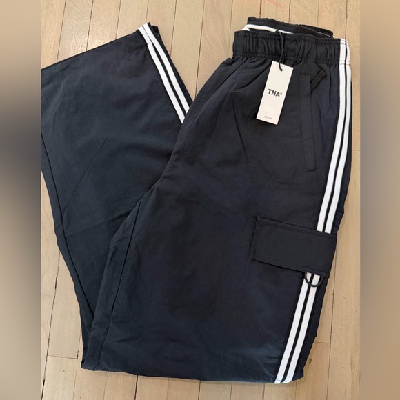 TNA Pants - Aritzia TNA black cargo pants. NWT. Size XS